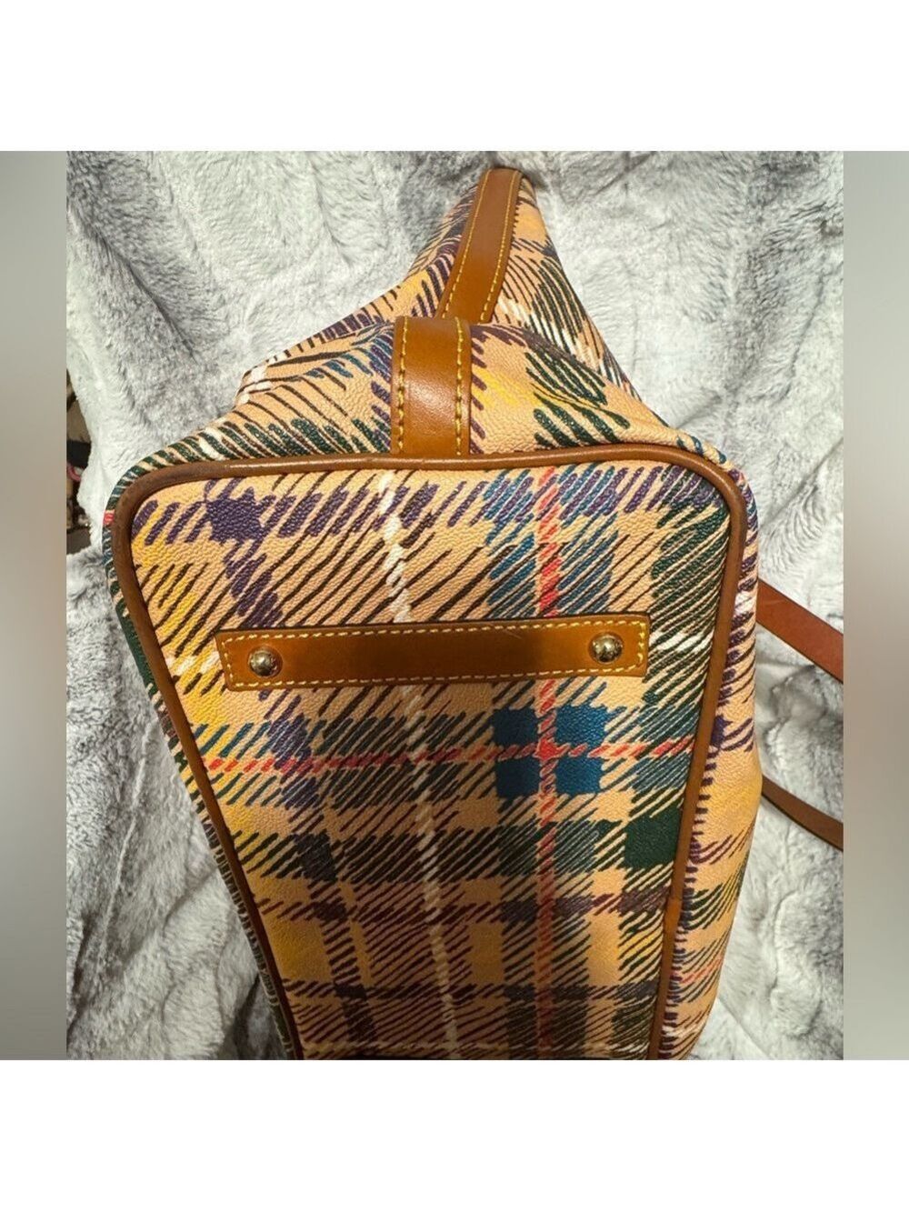 Dooney & Bourke - Tartan Plaid Collection Large Tote - EUC - Zipper Top Closure - Picture 4 of 13